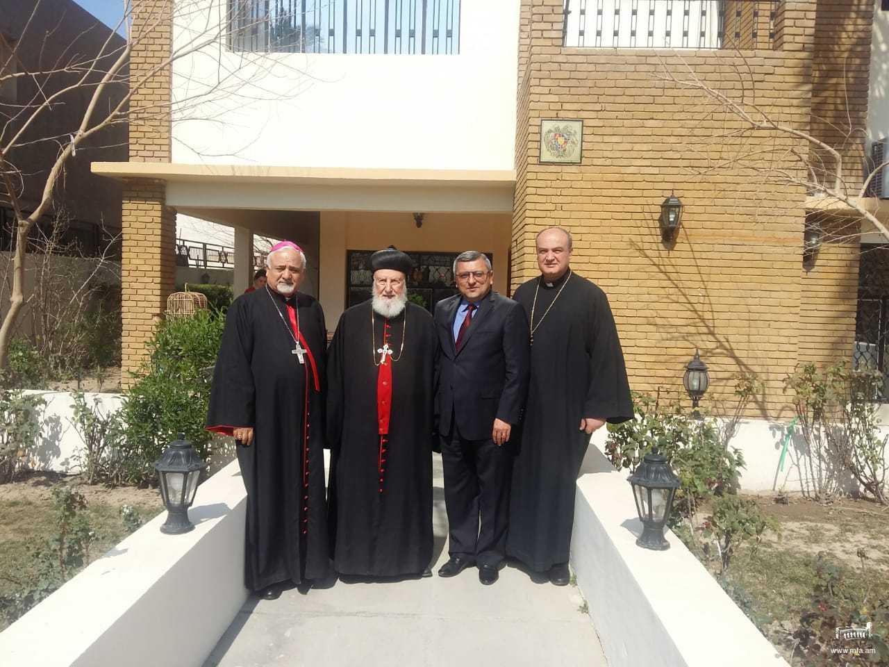 لقاء السفير بولاديان مع القادة الروحيين للجاليات الآشورية في العراق