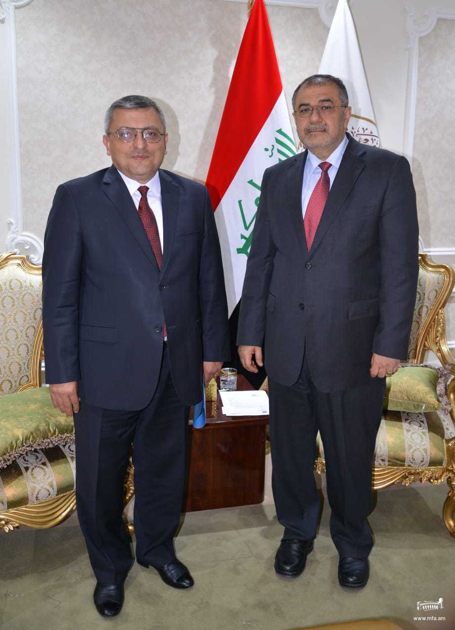 التقى سعادة سفير جمهورية أرمينيا لدى العراق السيد هراتشيا بولاديان معالي وزير التعليم العالي والبحث العلمي الدكتور قصي السهيل.