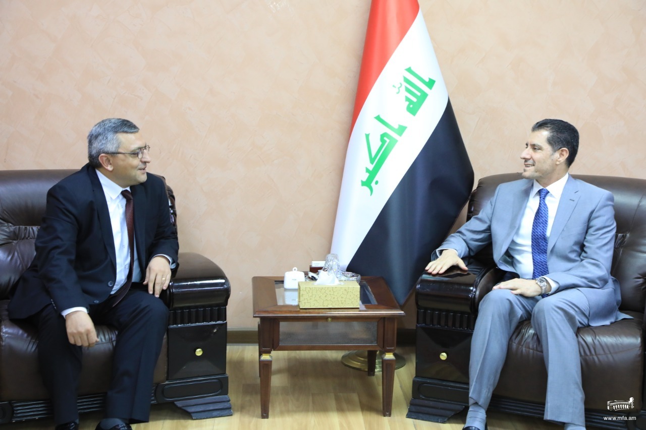 التقى سفير جمهورية أرمينيا لدى العراق السيد هراتشيا بولاديان وزير التخطيط السيد نوري صباح حميد الدليمي في 11 تموز 2019