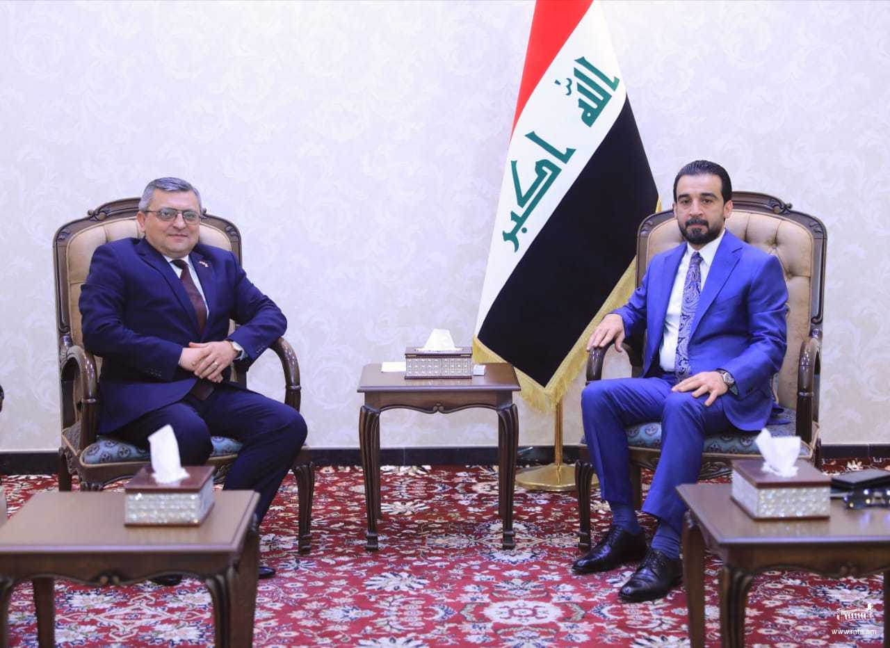 التقى سفير جمهورية أرمينيا لدى العراق السيد هراتشيا بولاديان مع رئيس مجلس النواب العراقي السيد محمد ريكان حديد الحلبوسي 